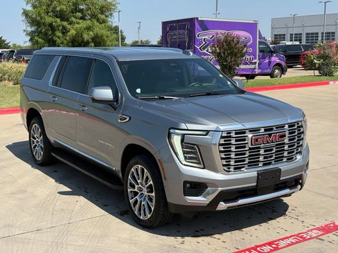 Used 2025 GMC Yukon XL Denali AWD/4WD image 11