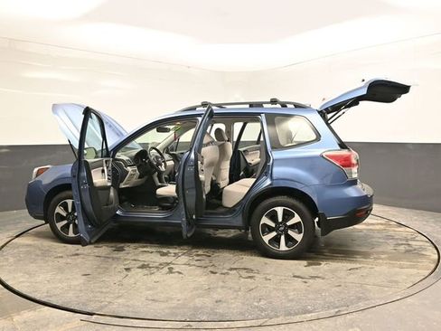 Used 2017 Subaru Forester 2.5i w/ Alloy Wheel Package image 42