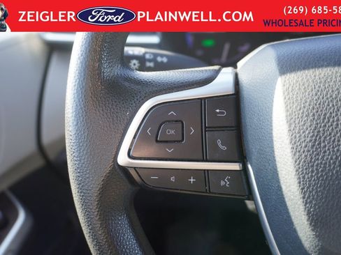 Used 2021 Toyota Sienna LE image 26