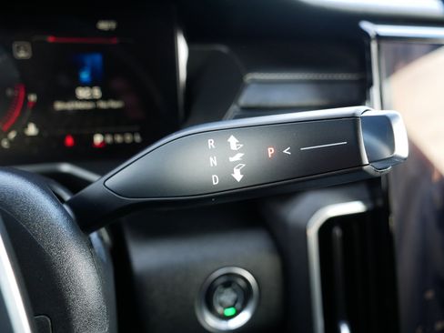 Used 2025 GMC Acadia Elevation image 24