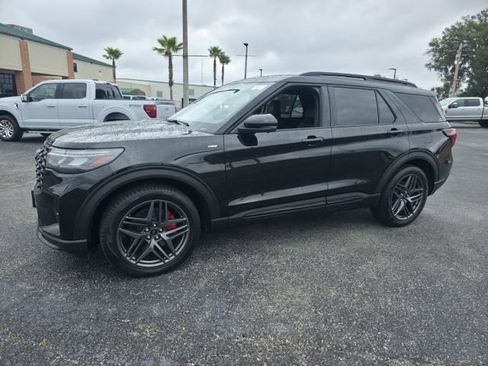 Certified 2025 Ford Explorer ST-Line w/ Premium Package image 9
