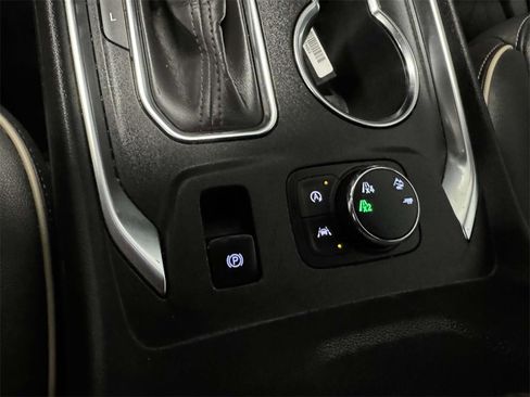 Used 2023 Chevrolet Traverse Premier image 20