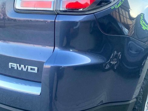 Used 2014 GMC Acadia SLE image 8