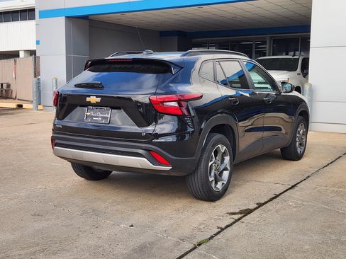 Certified 2025 Chevrolet Trax LT FWD image 6