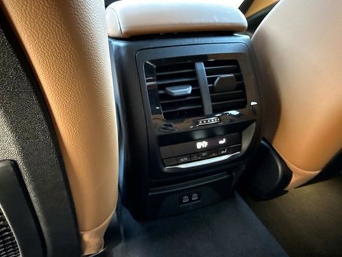 Used 2025 BMW X4 xDrive30i image 16
