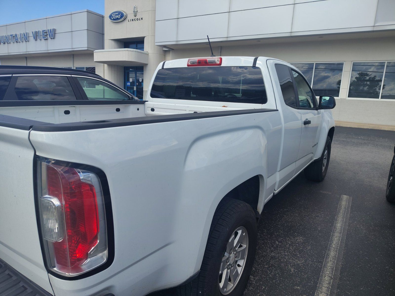 Used 2015 GMC Canyon W/T RWD image 2