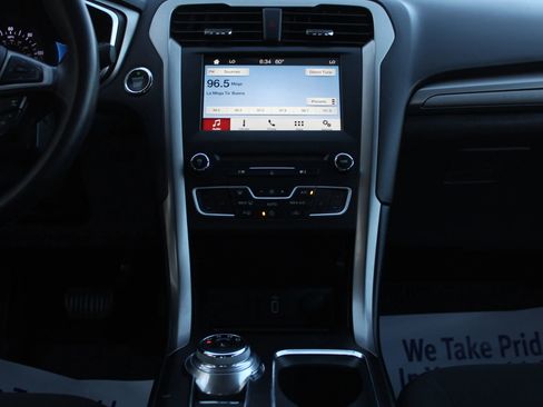 Used 2018 Ford Fusion SE FWD image 21