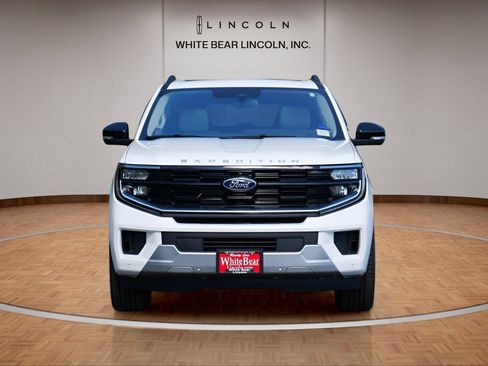 Used 2025 Ford Expedition Max Platinum w/ Platinum Ultimate Package AWD/4WD image 2