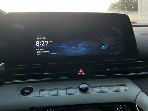 Used 2025 Hyundai Elantra Limited image 28