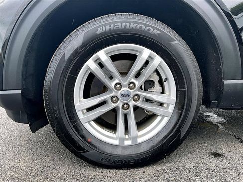 Used 2023 Ford Explorer XLT AWD/4WD image 35
