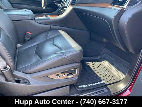 Used 2017 Cadillac Escalade Luxury AWD/4WD image 21