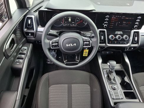 Used 2023 Kia Sorento LX image 11