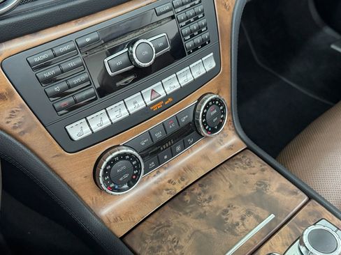 Used 2014 Mercedes-Benz SL 550 image 19