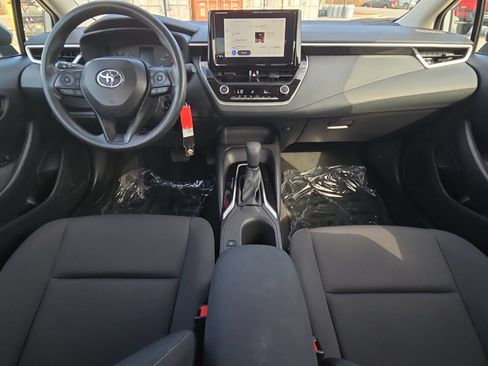 Used 2025 Toyota Corolla LE FWD image 12