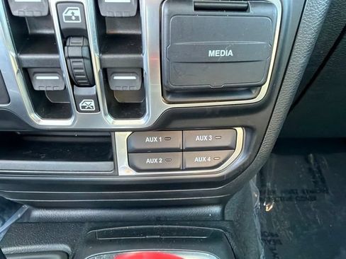 Used 2022 Jeep Wrangler Unlimited Sahara w/ LED Lighting Group AWD/4WD image 24