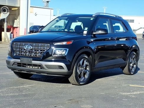Used 2022 Hyundai Venue SEL image 2