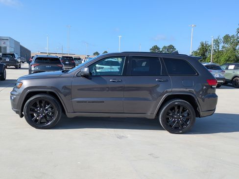 Certified 2021 Jeep Grand Cherokee Laredo X RWD image 2