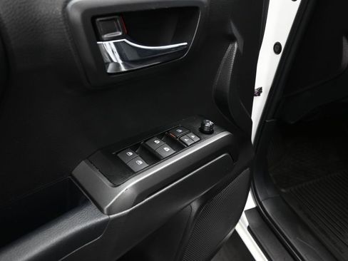 Used 2023 Toyota Tacoma TRD Off-Road image 9