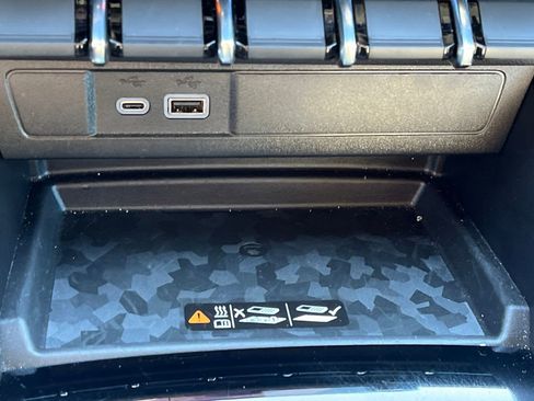 Used 2025 GMC Canyon Denali image 27