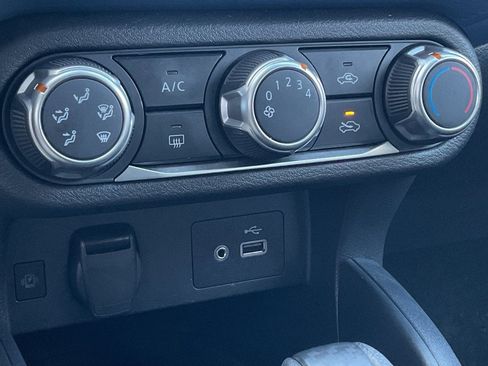 Used 2025 Nissan Versa SV image 29