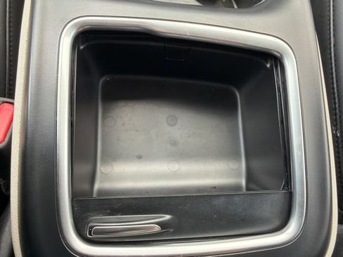 Used 2023 Chrysler Pacifica Touring-L FWD image 46