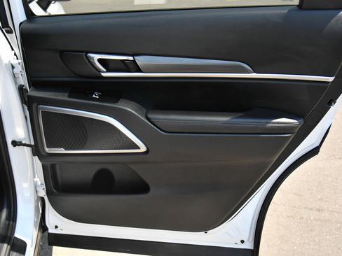 Used 2025 Kia Telluride LX FWD image 43