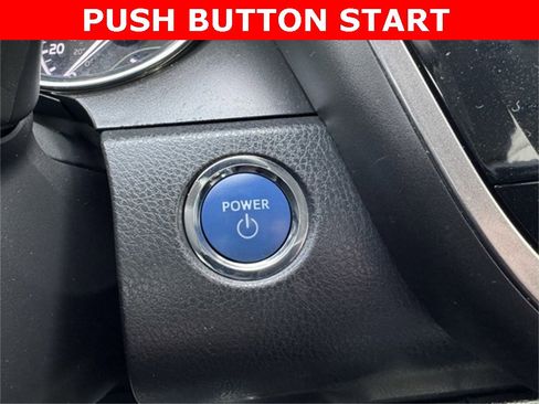 Certified 2018 Toyota Camry LE image 29