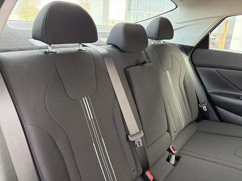 Used 2022 Hyundai Elantra SEL w/ Convenience + Premium Package image 8