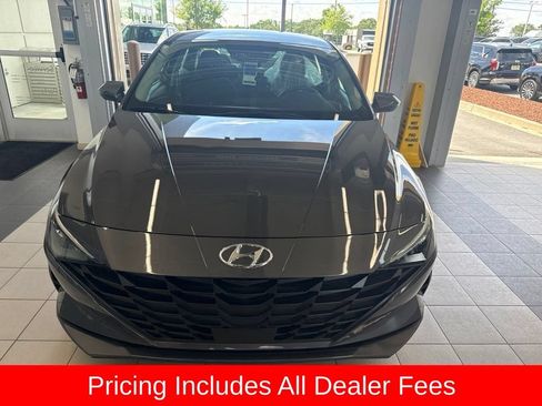 Used 2023 Hyundai Elantra SEL w/ Convenience Package FWD image 3