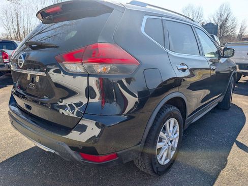 Used 2020 Nissan Rogue SV image 3