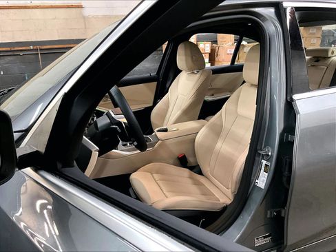 Used 2025 BMW 330i Sedan w/ Premium Package image 26