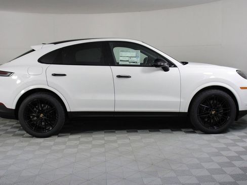 New 2026 Porsche Cayenne Coupe AWD/4WD image 8