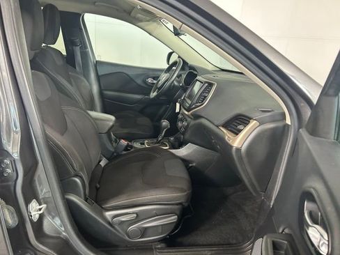 Used 2015 Jeep Cherokee Latitude w/ Cold Weather Group image 29