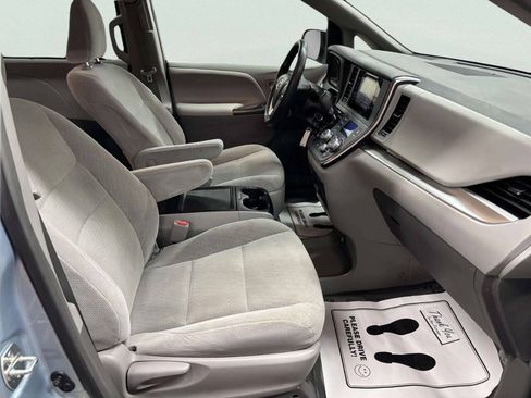 Used 2015 Toyota Sienna LE FWD image 20
