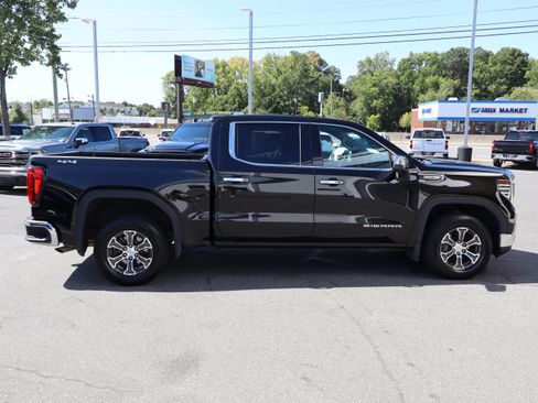 Used 2025 GMC Sierra 1500 SLT AWD/4WD image 11