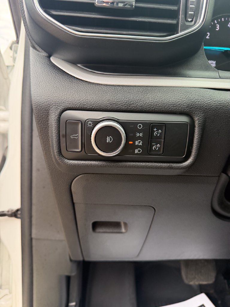 Used 2024 Ford Explorer XLT w/ Equipment Group 202A AWD/4WD image 11