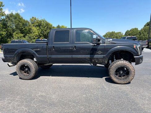 Used 2011 Ford F250 Lariat w/ Lariat Ultimate Pkg AWD/4WD image 2