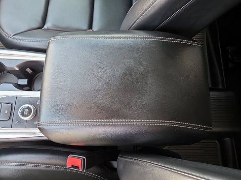 Used 2021 Ford Explorer XLT w/ Equipment Group 202A AWD/4WD image 16