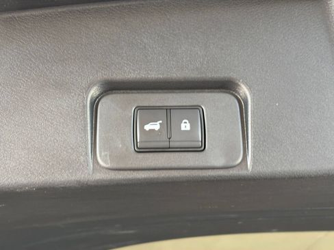 Used 2026 Nissan Rogue SL FWD image 24