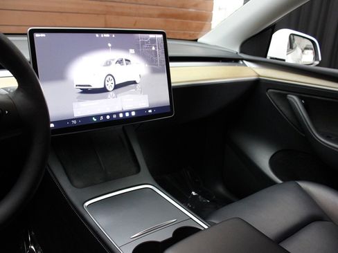 Used 2023 Tesla Model Y Long Range image 35