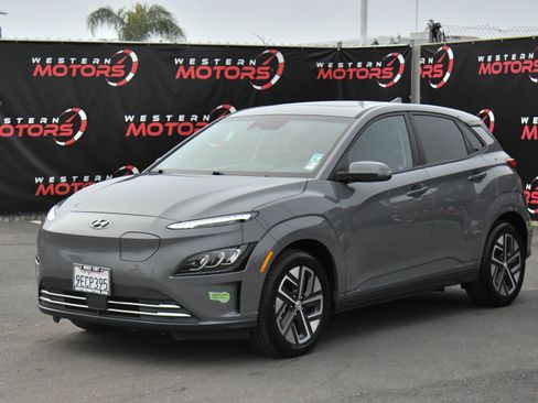 Used 2023 Hyundai Kona Limited image 3