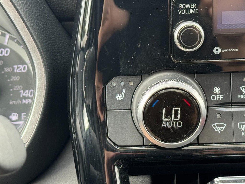 Used 2020 Toyota Highlander XLE AWD/4WD image 32