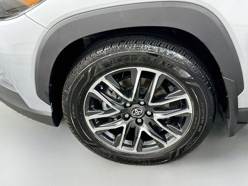 Used 2026 Toyota Corolla Cross XLE w/ Convenience Package FWD image 32