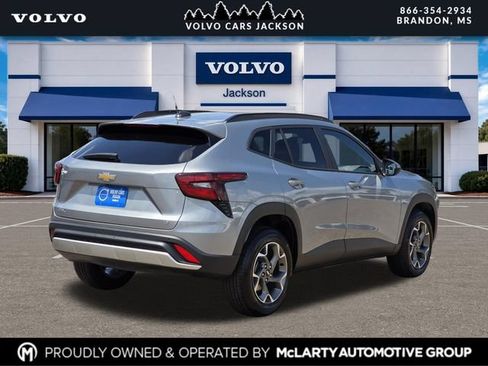 Used 2024 Chevrolet Trax LT w/ Driver Confidence Package FWD image 4