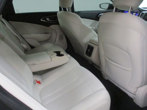 Used 2017 Chrysler 200 Limited w/ Convenience Group FWD image 11