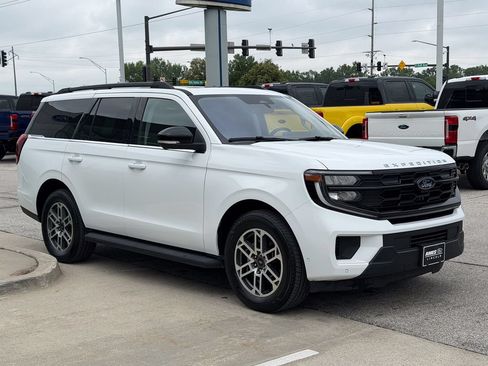Certified 2025 Ford Expedition Active AWD/4WD image 7