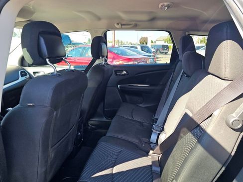 Used 2019 Dodge Journey SE image 21
