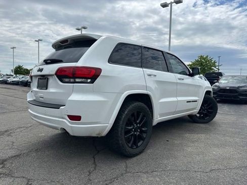Used 2019 Jeep Grand Cherokee Altitude AWD/4WD image 12