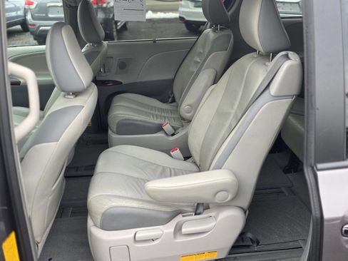 Used 2014 Toyota Sienna Limited image 12