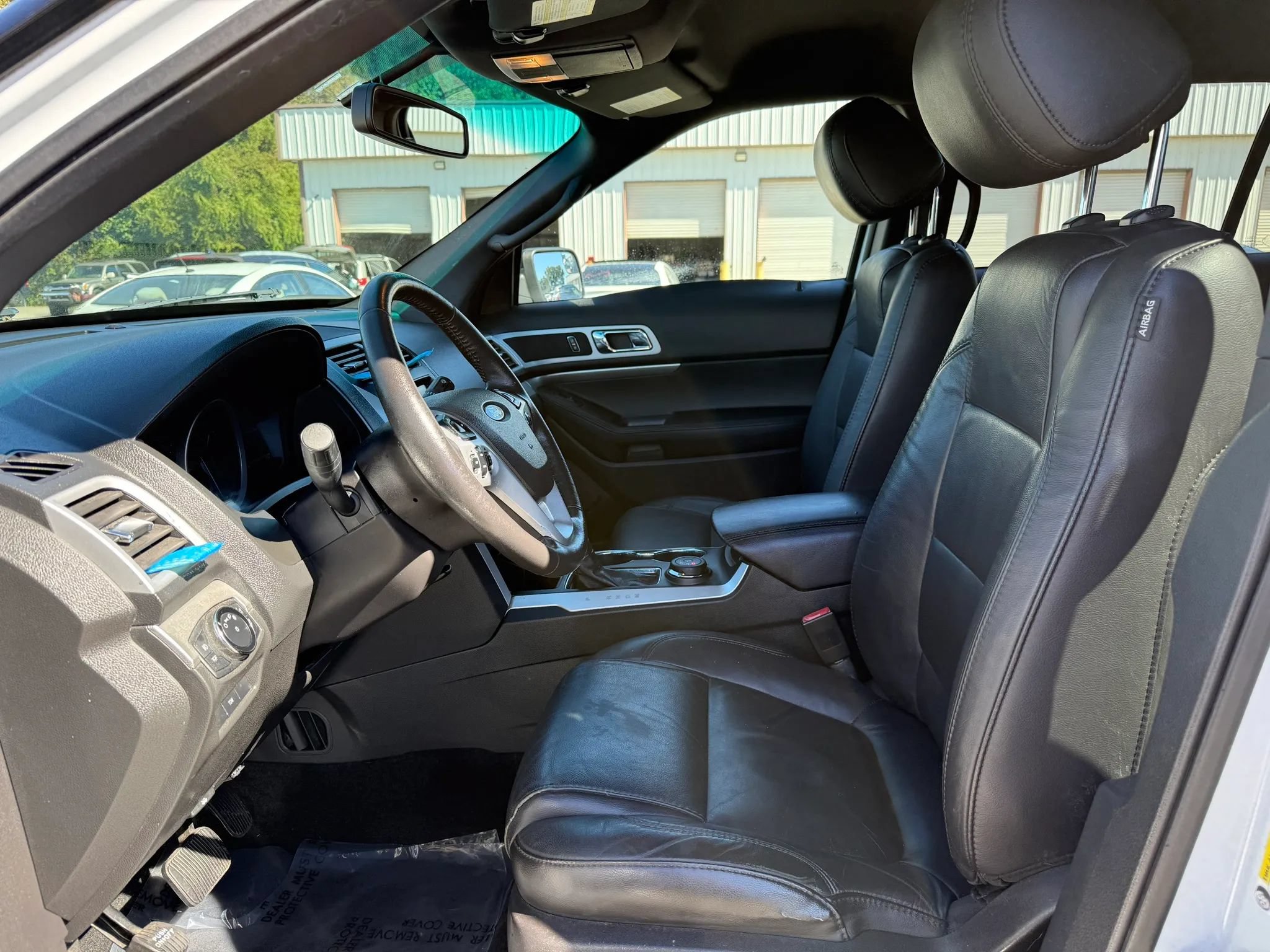 Used 2015 Ford Explorer XLT w/ Equipment Group 202B AWD/4WD image 2